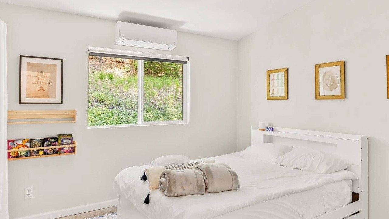 Photo of Bedroom in Cloverdale