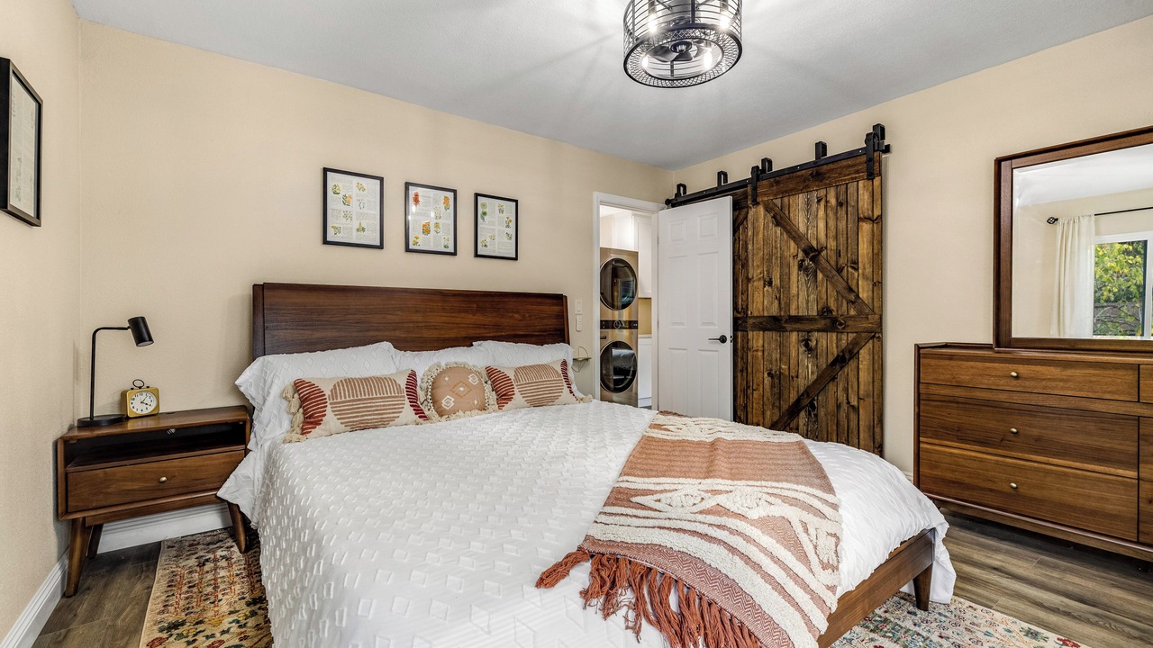 Photo of Bedroom in Pine Valley