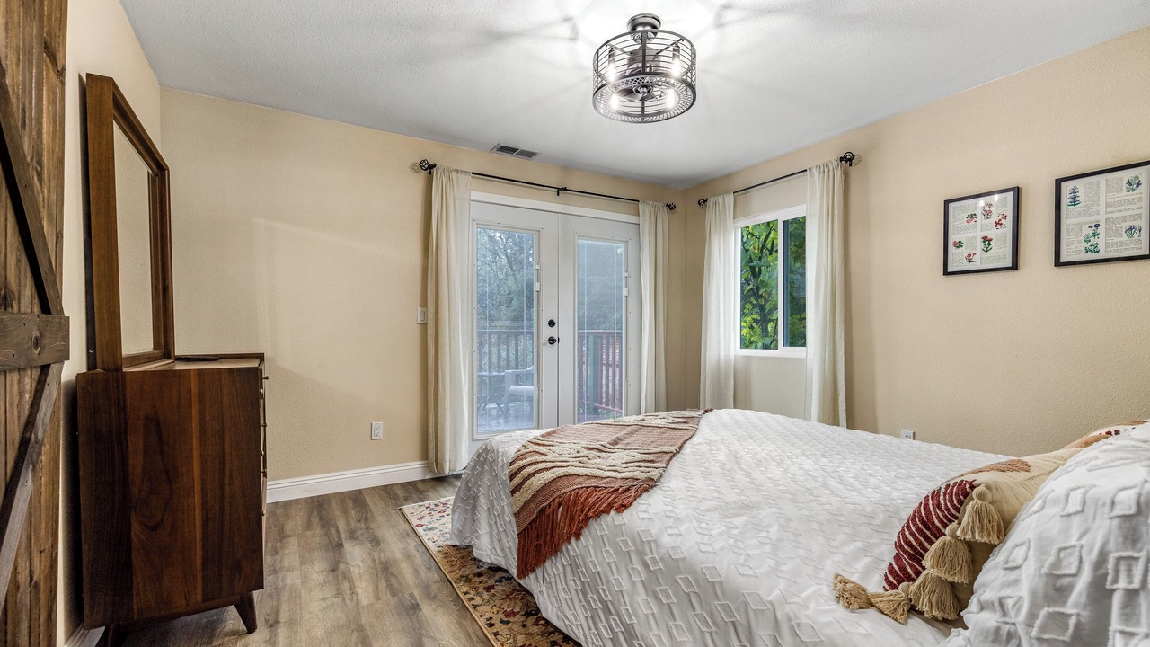 Photo of Bedroom in Pine Valley