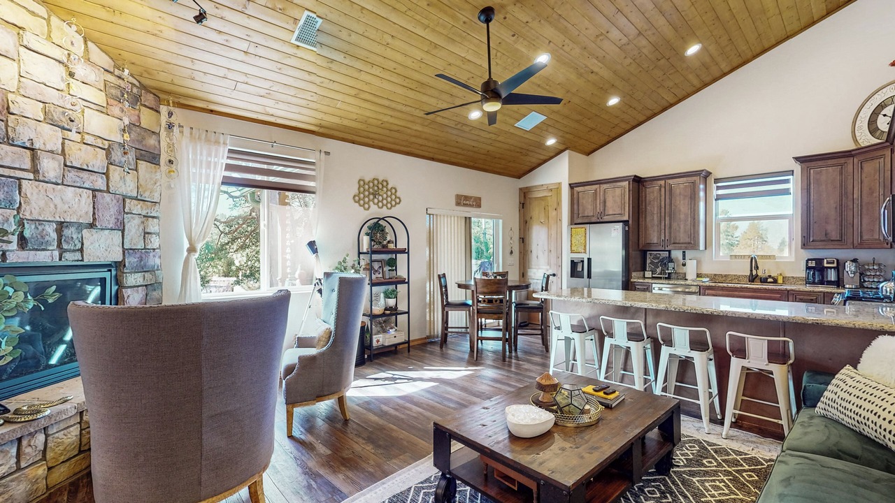 Photo of Livingroom in Strawberry