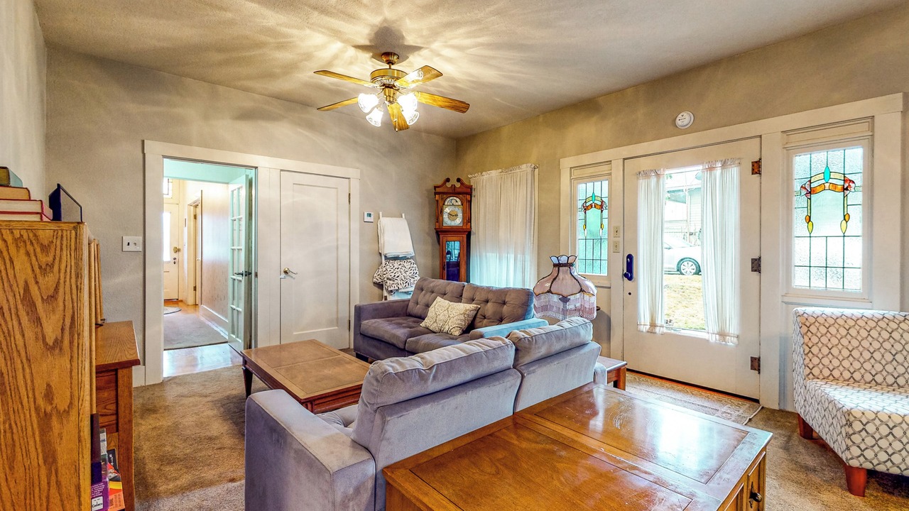 Photo of Livingroom in Lakeport