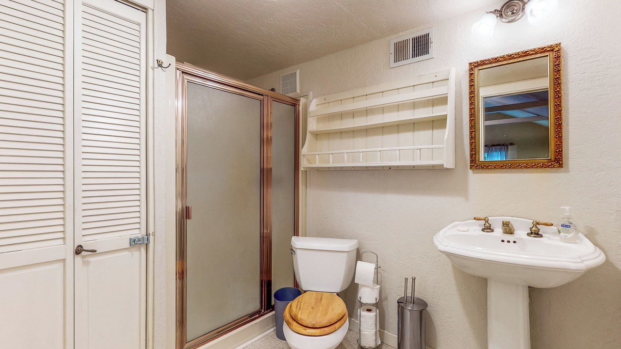 Photo of Bathroom in Lakeport