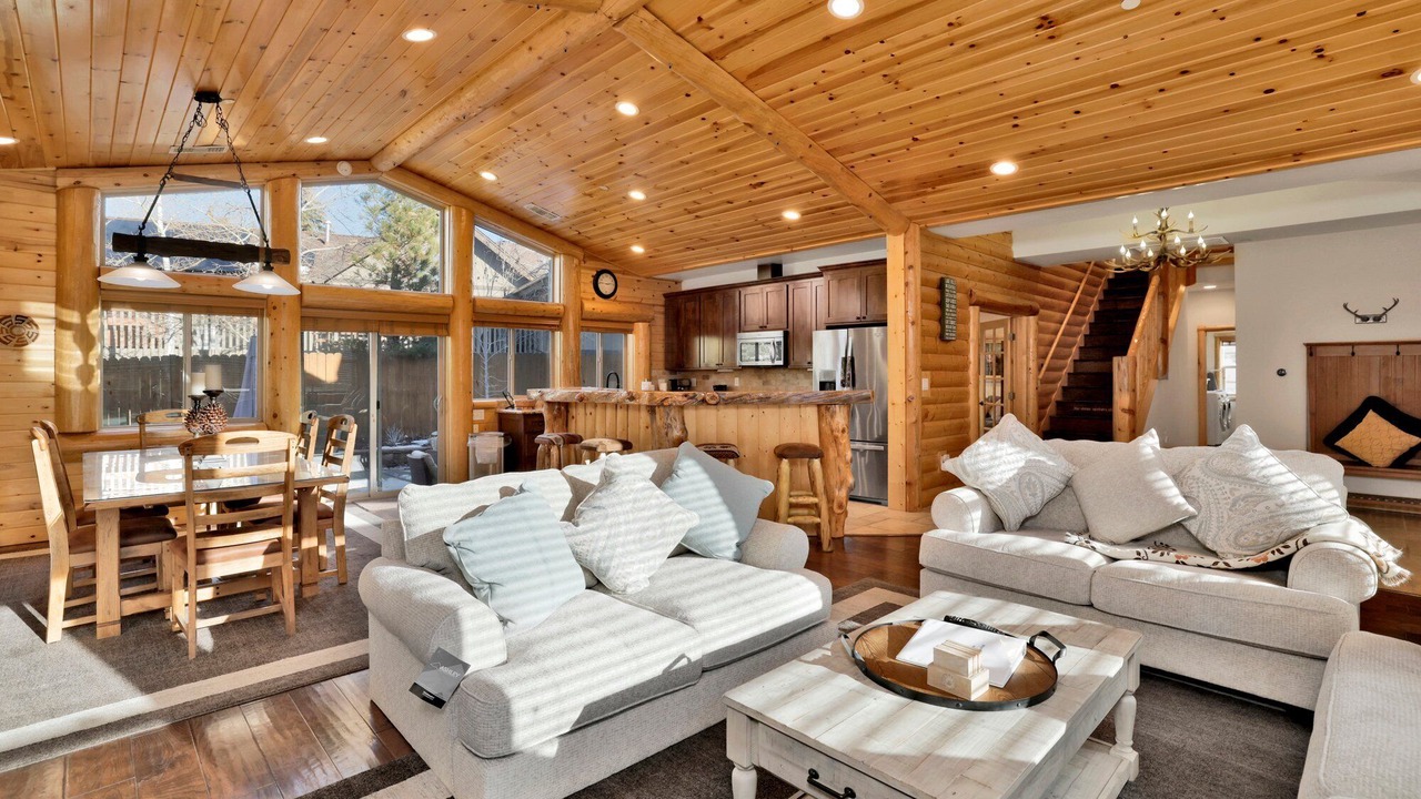 Photo of Livingroom in Castle Glen Estates