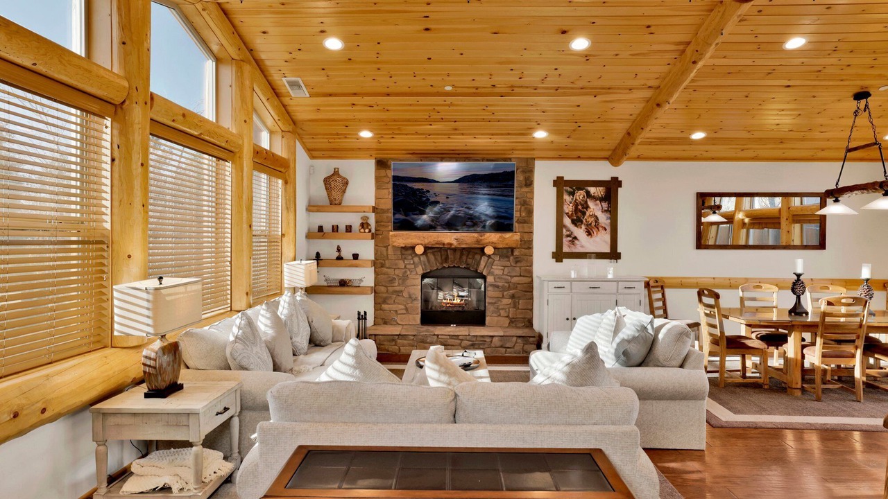 Photo of Livingroom in Castle Glen Estates