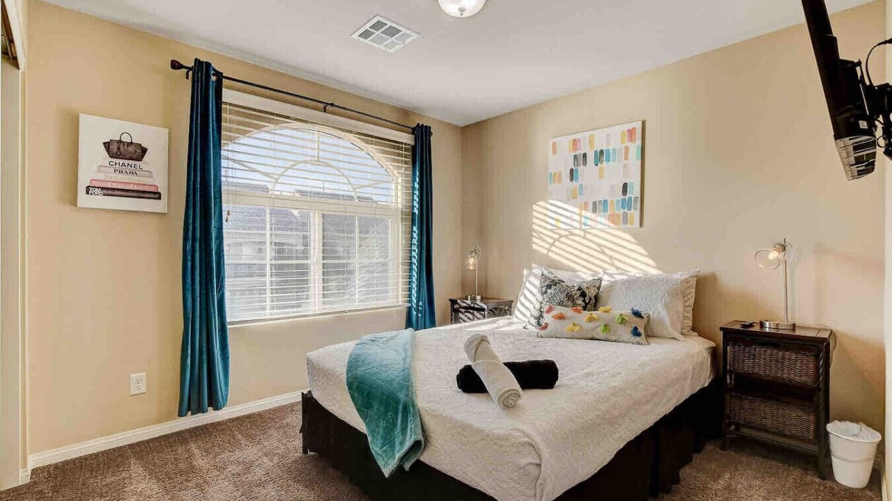 Photo of Bedroom in Enterprise