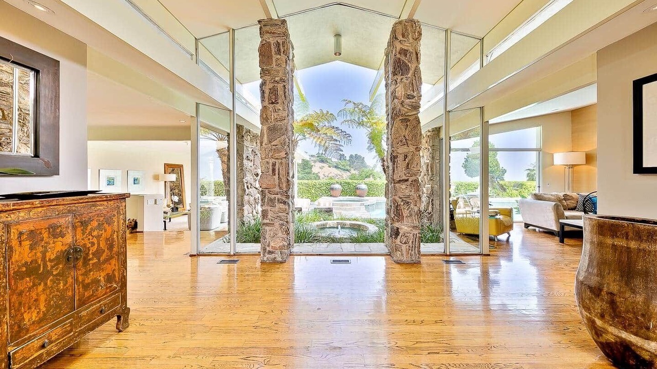 Photo of Others in Hollywood Hills West