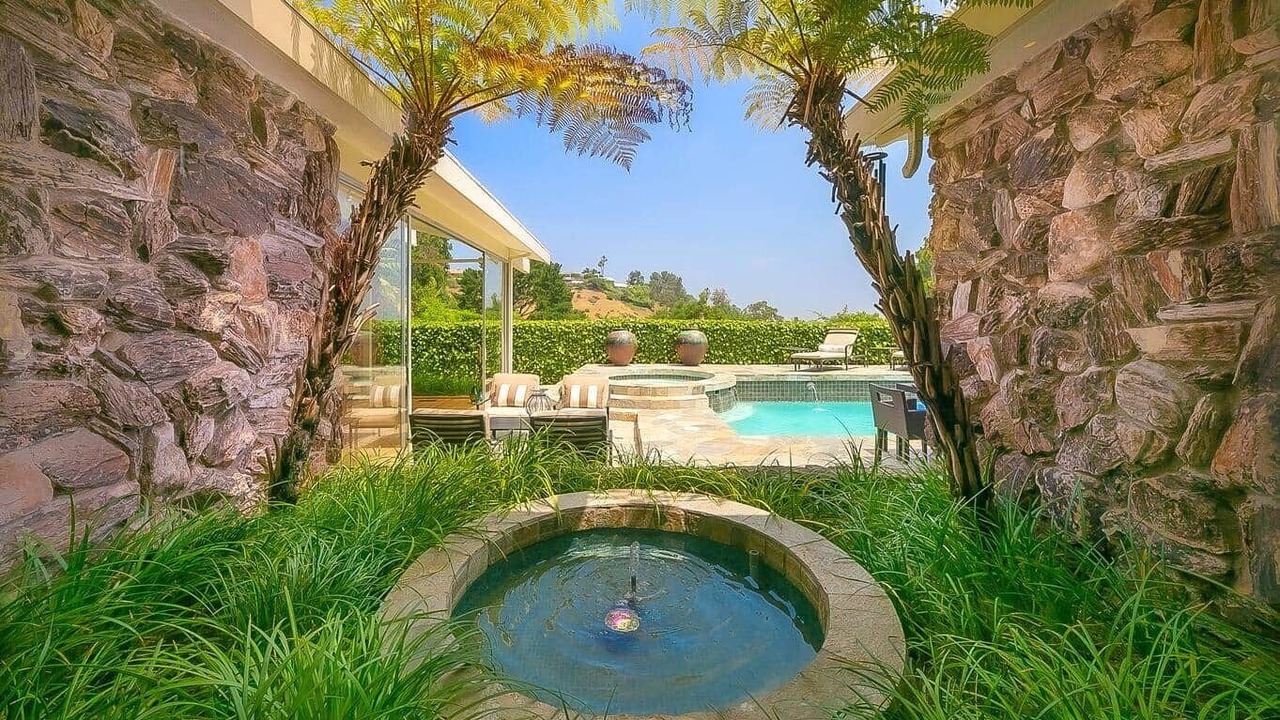 Photo of Outdoor in Hollywood Hills West