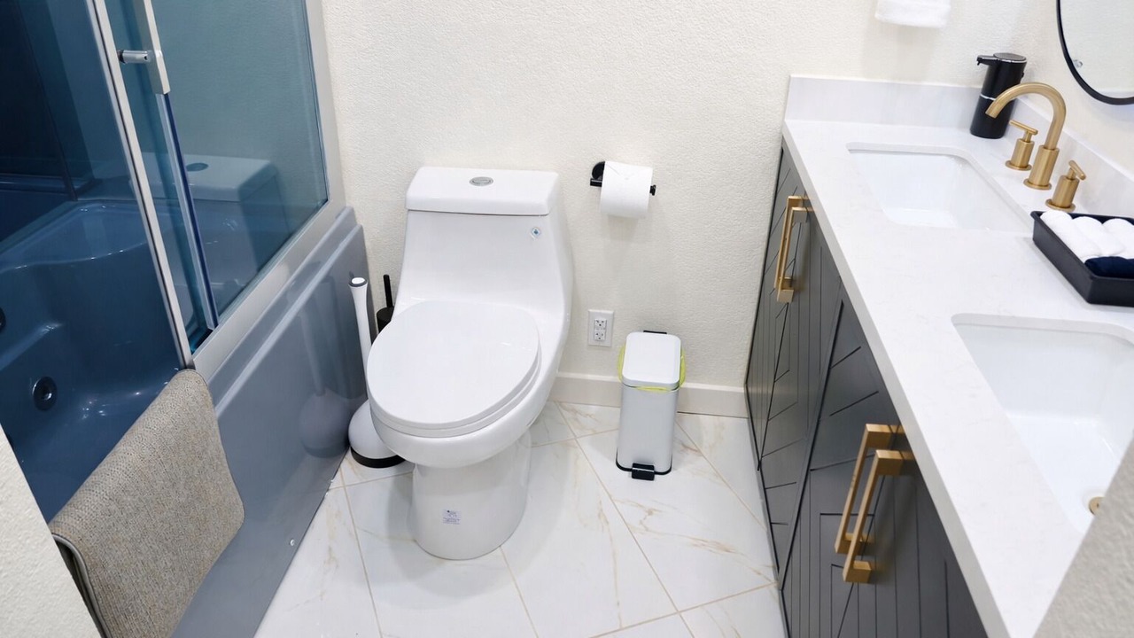 Photo of Bathroom in Al Tahoe