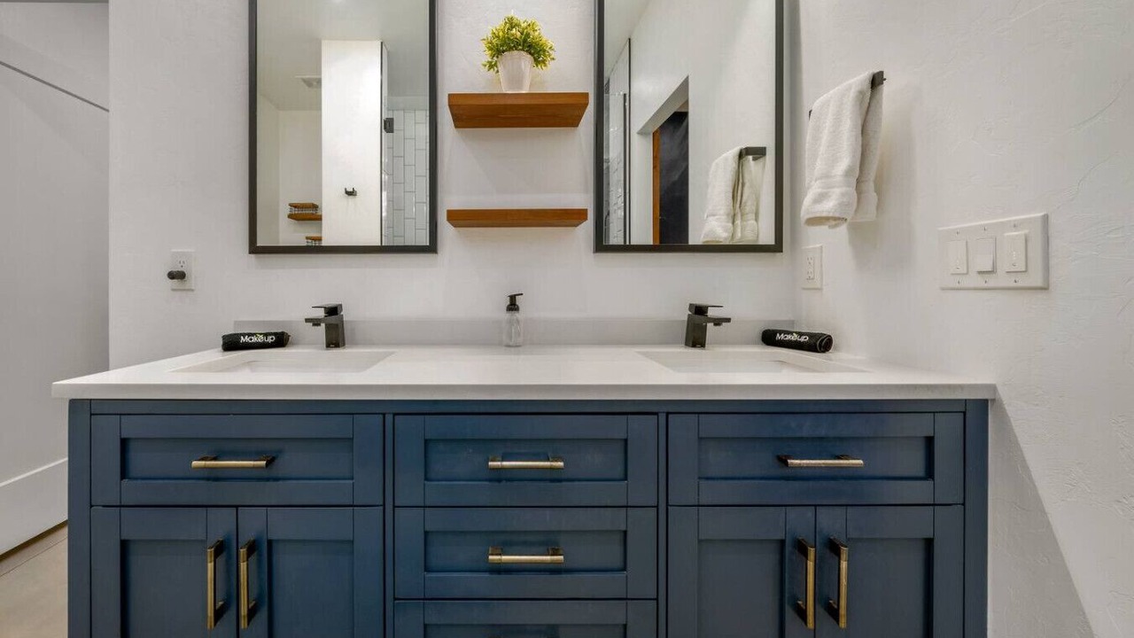 Photo of Bathroom in Sam Hughes