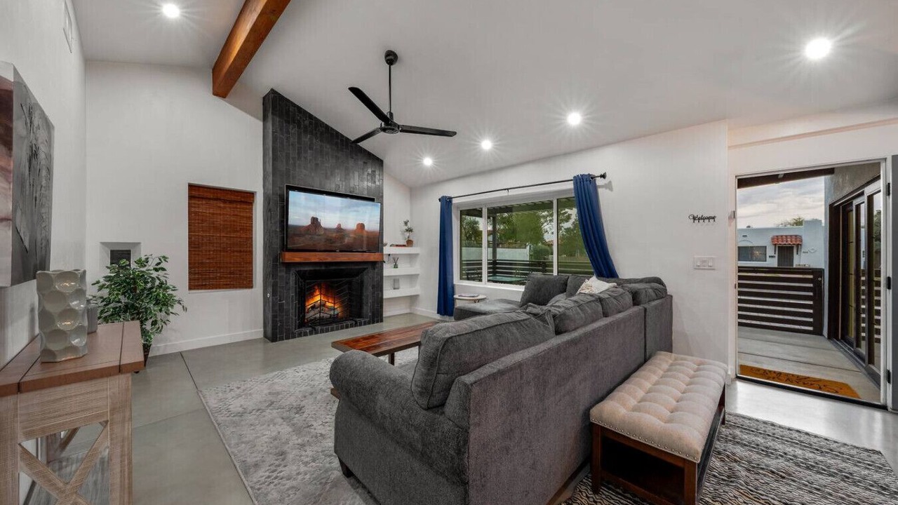 Photo of Livingroom in Sam Hughes