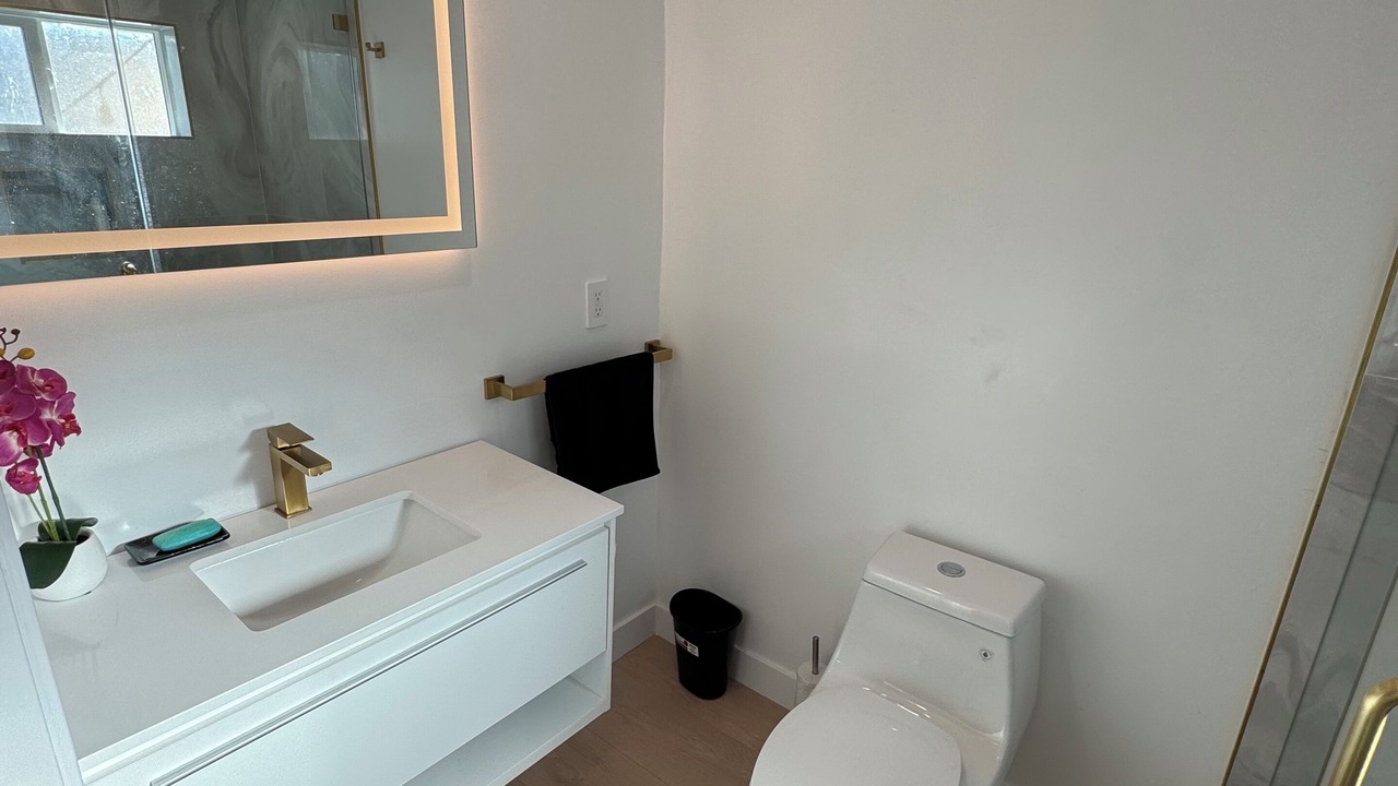 Photo of Bathroom in West Los Angeles