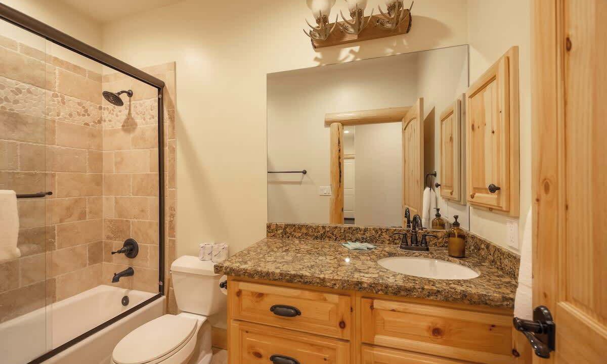 Photo of Bathroom in Summit Estates