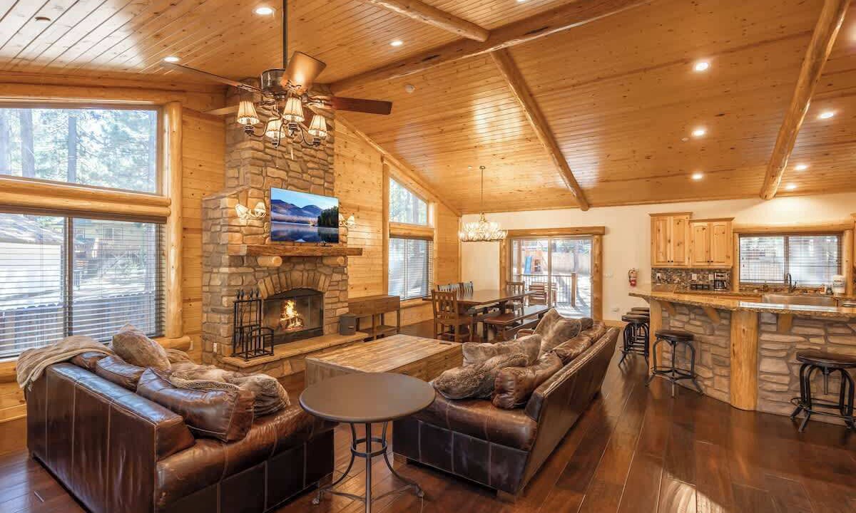 Photo of Livingroom in Summit Estates