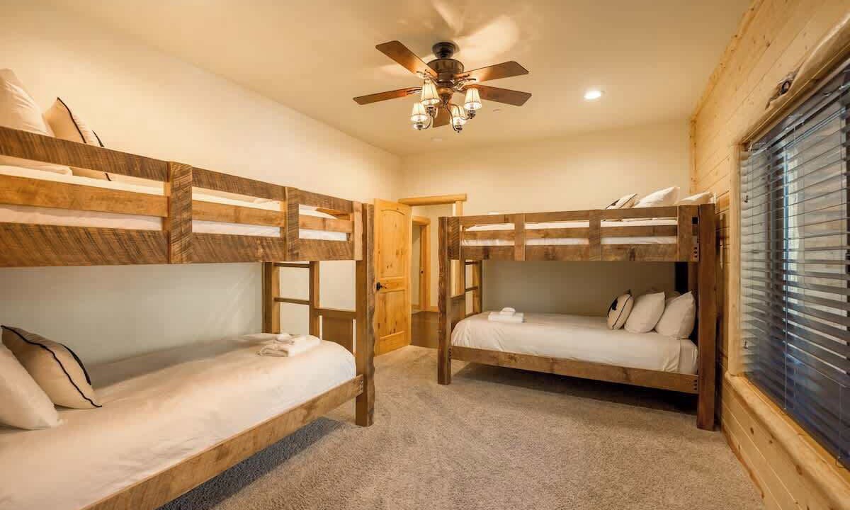 Photo of Bedroom in Summit Estates