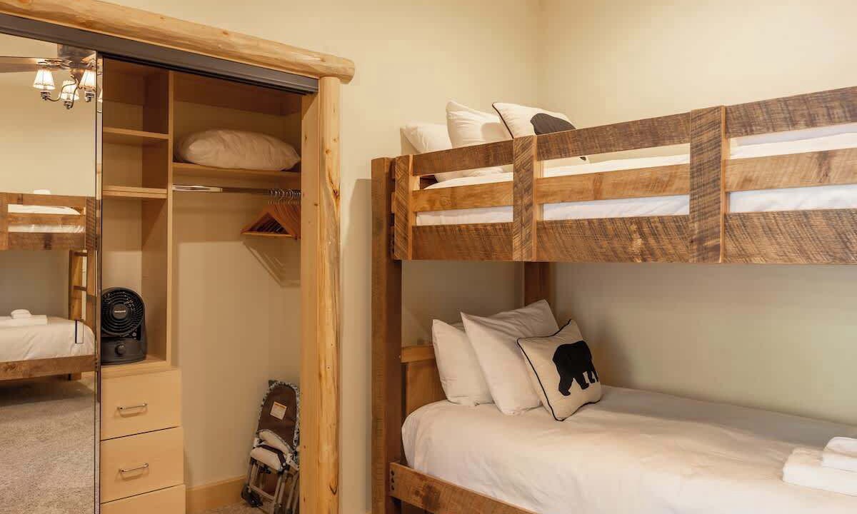 Photo of Bedroom in Summit Estates