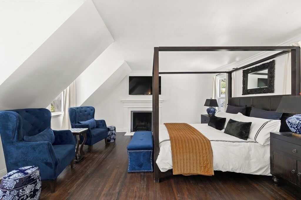 Photo of Bedroom in Beverly Glen