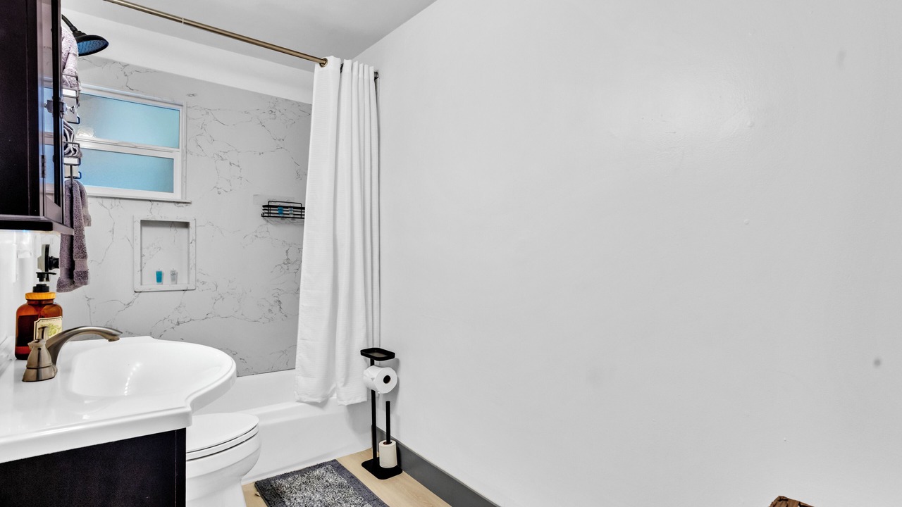 Photo of Bathroom in Nut Tree