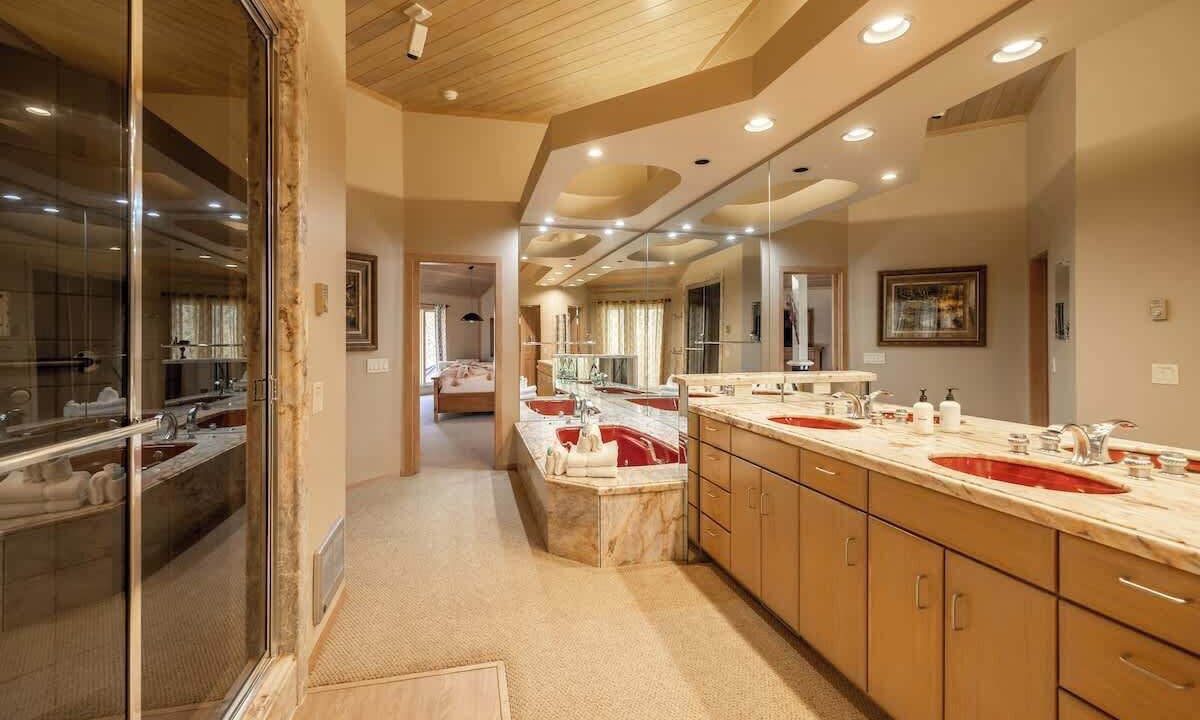 Photo of Bathroom in Evergreen Estates