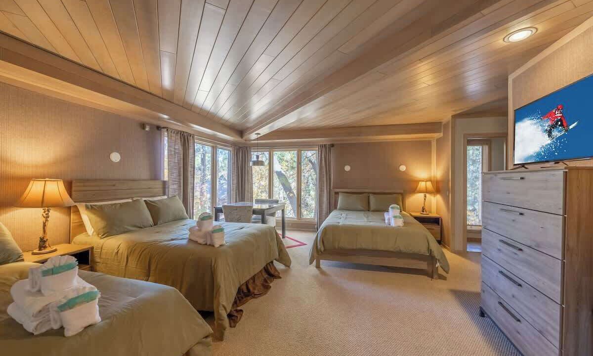 Photo of Bedroom in Evergreen Estates