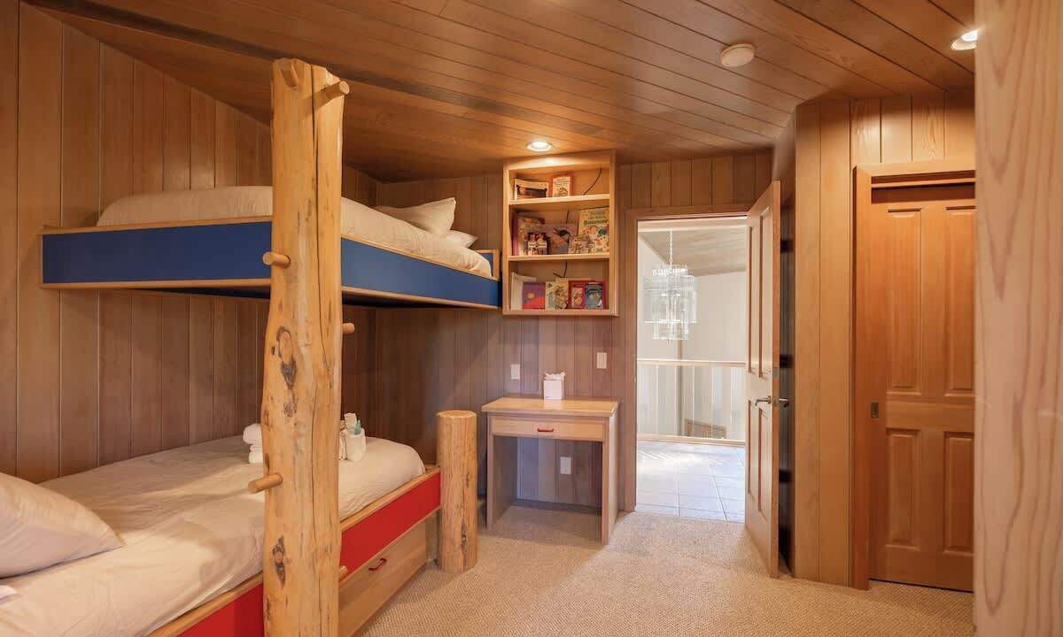 Photo of Bedroom in Evergreen Estates