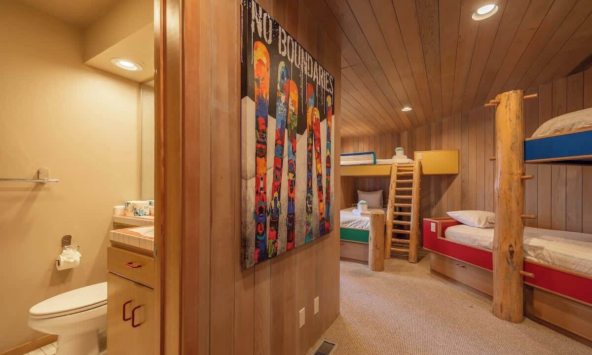 Photo of Bedroom in Evergreen Estates