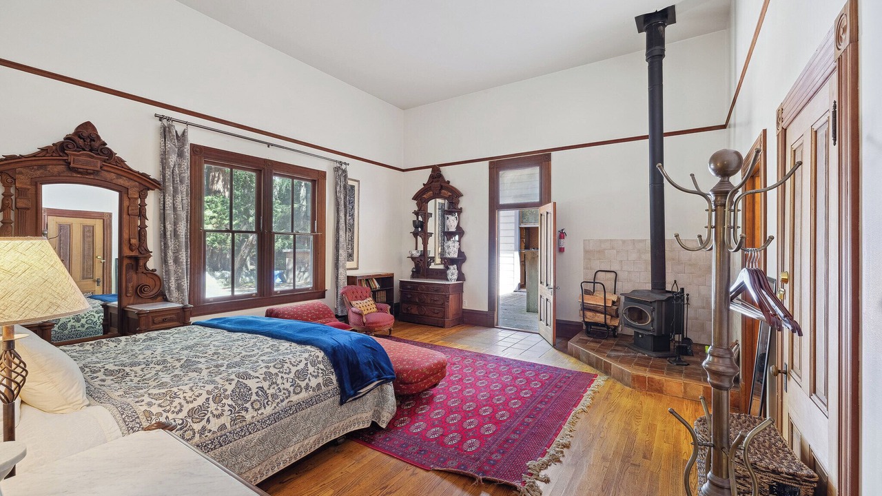 Photo of Bedroom in Redwood Valley