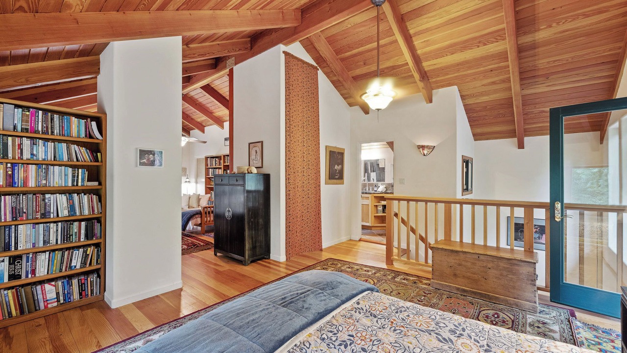 Photo of Bedroom in Redwood Valley