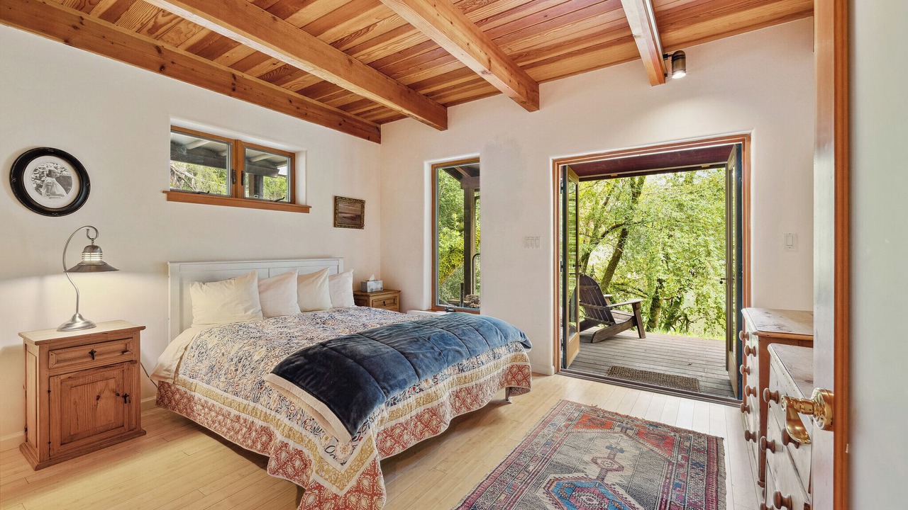 Photo of Bedroom in Redwood Valley