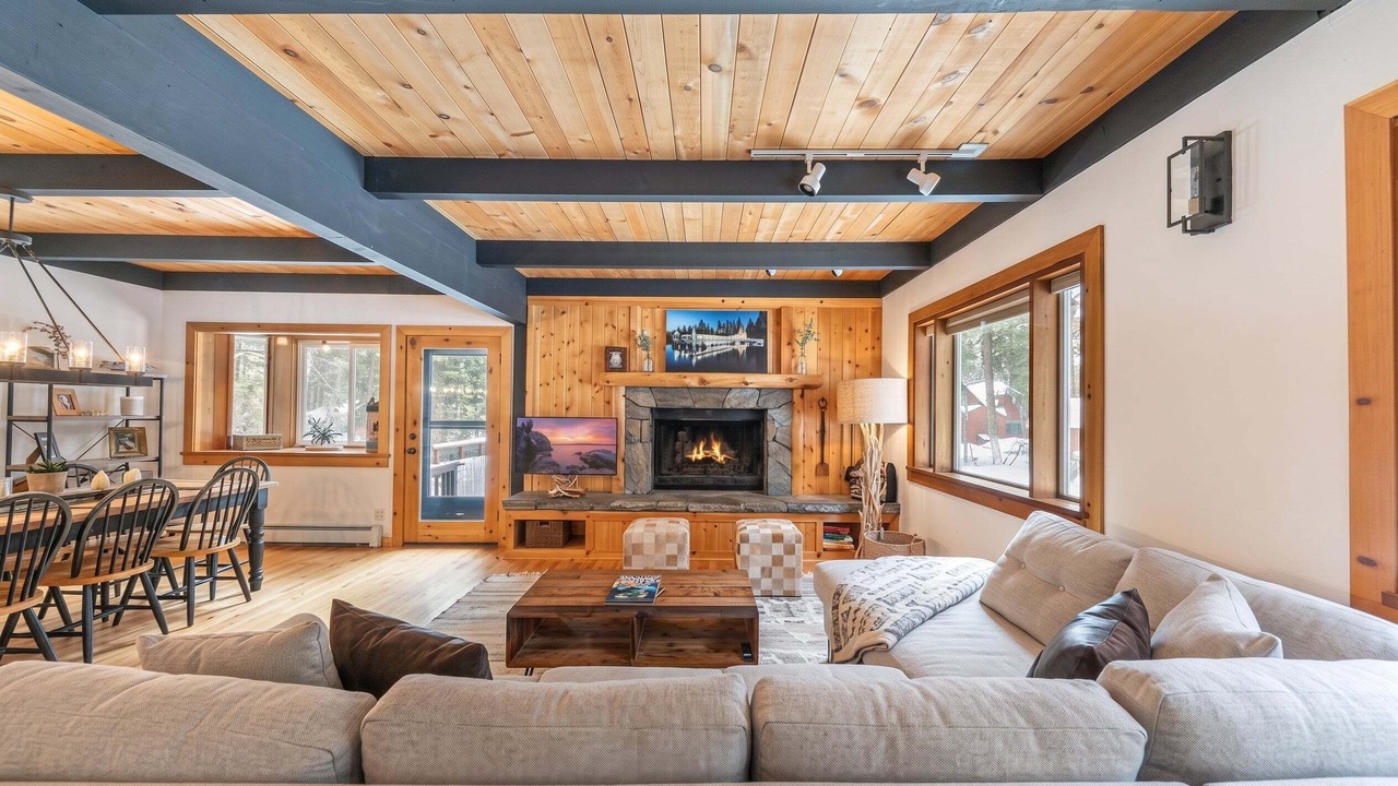 Photo of Livingroom in Tahoe Pines