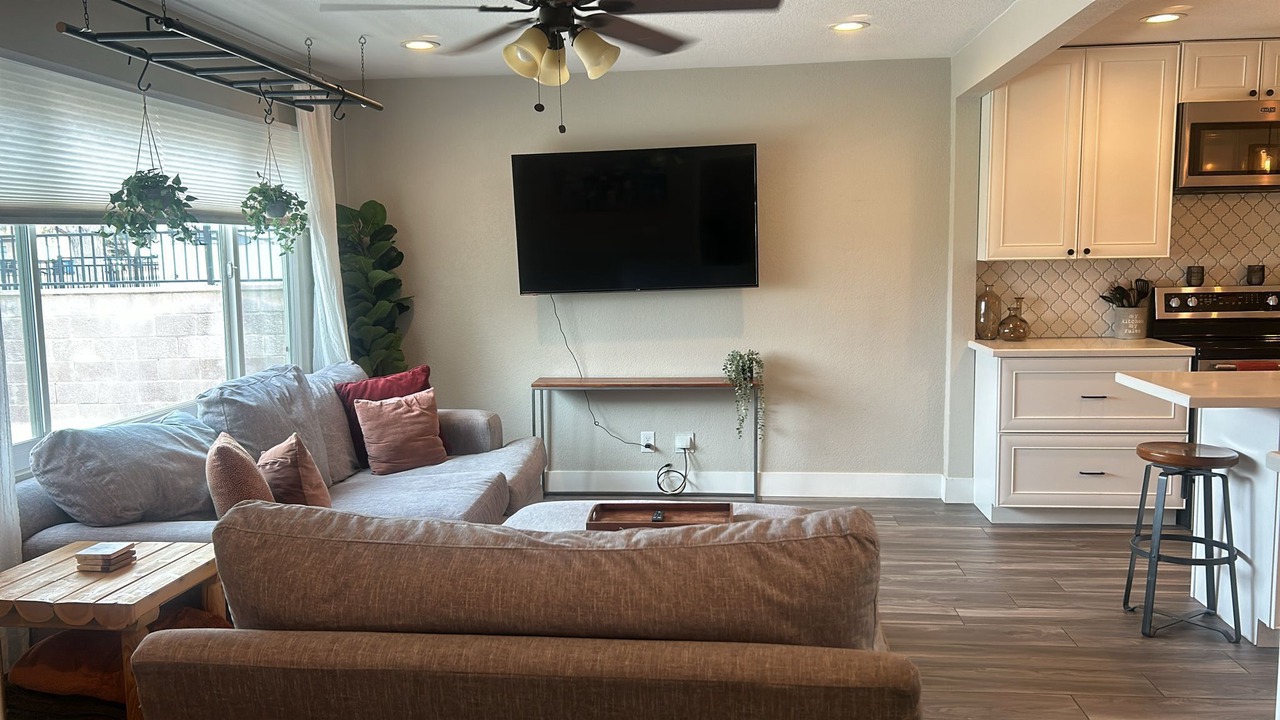 Photo of Livingroom in Townsite