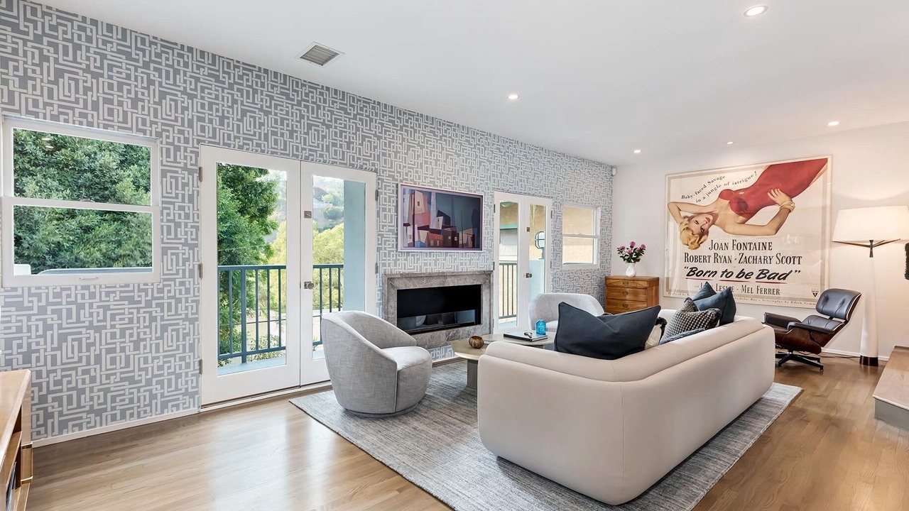 Photo of Livingroom in Hollywood Hills West