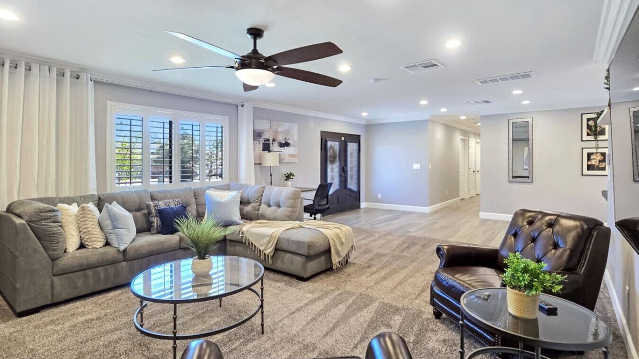 Photo of Livingroom in Spring Valley