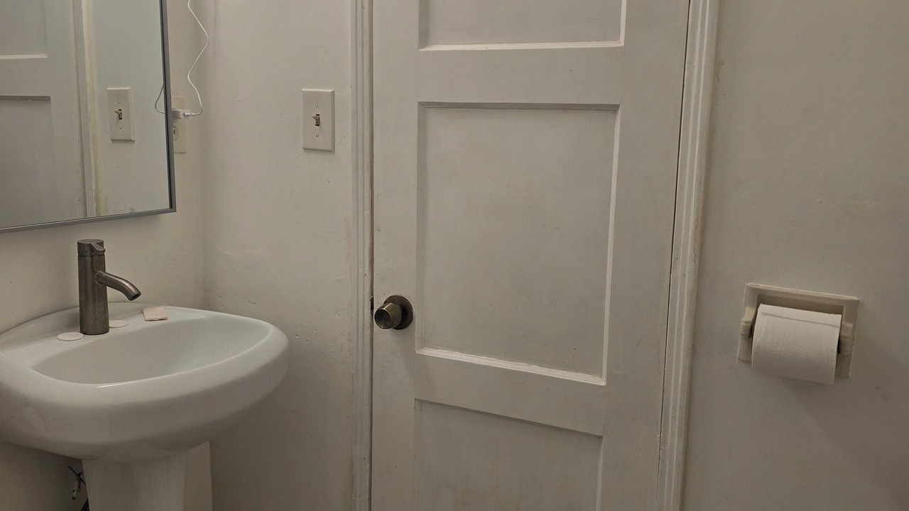 Photo of Bathroom in Oleander - Sunset