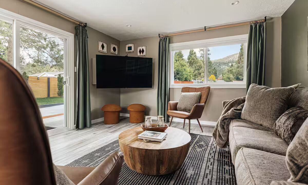 Photo of Livingroom in Whispering Forest