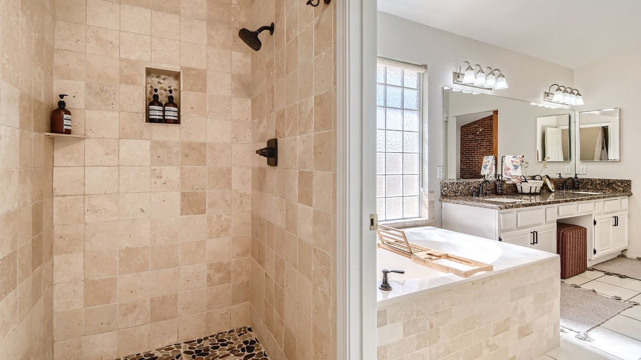 Photo of Bathroom in Canyon Gate