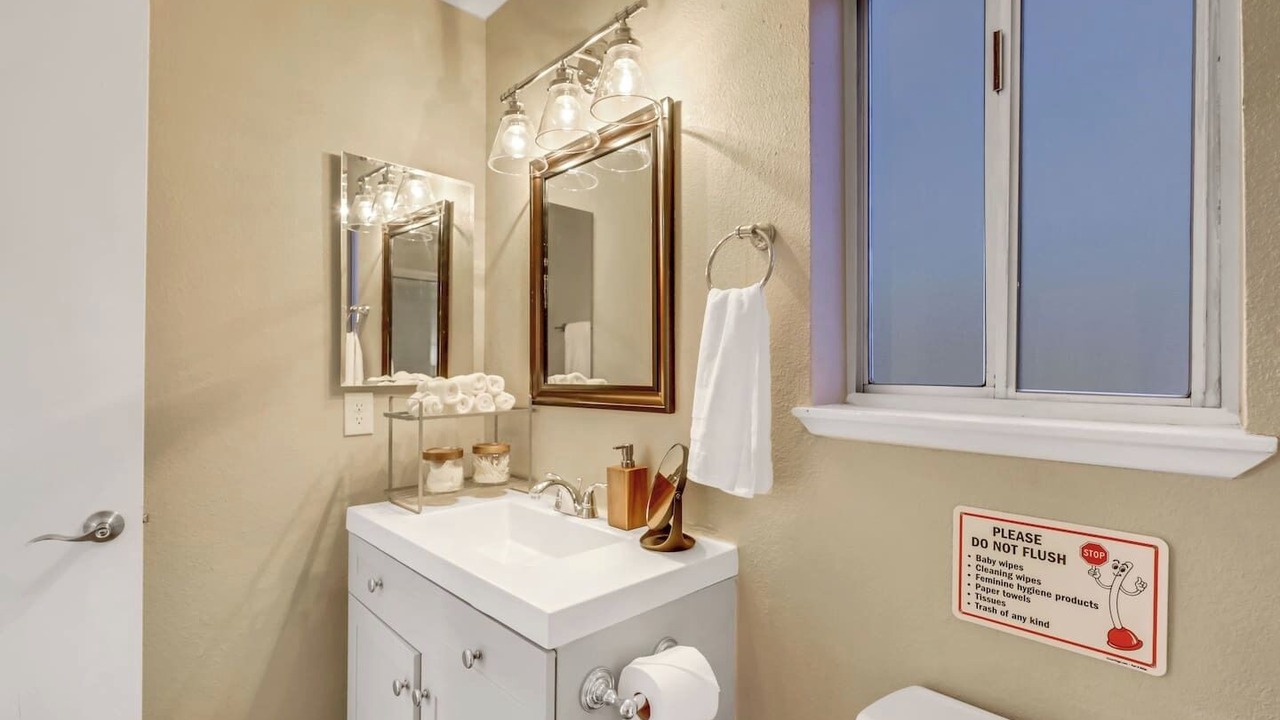 Photo of Bathroom in Chinatown