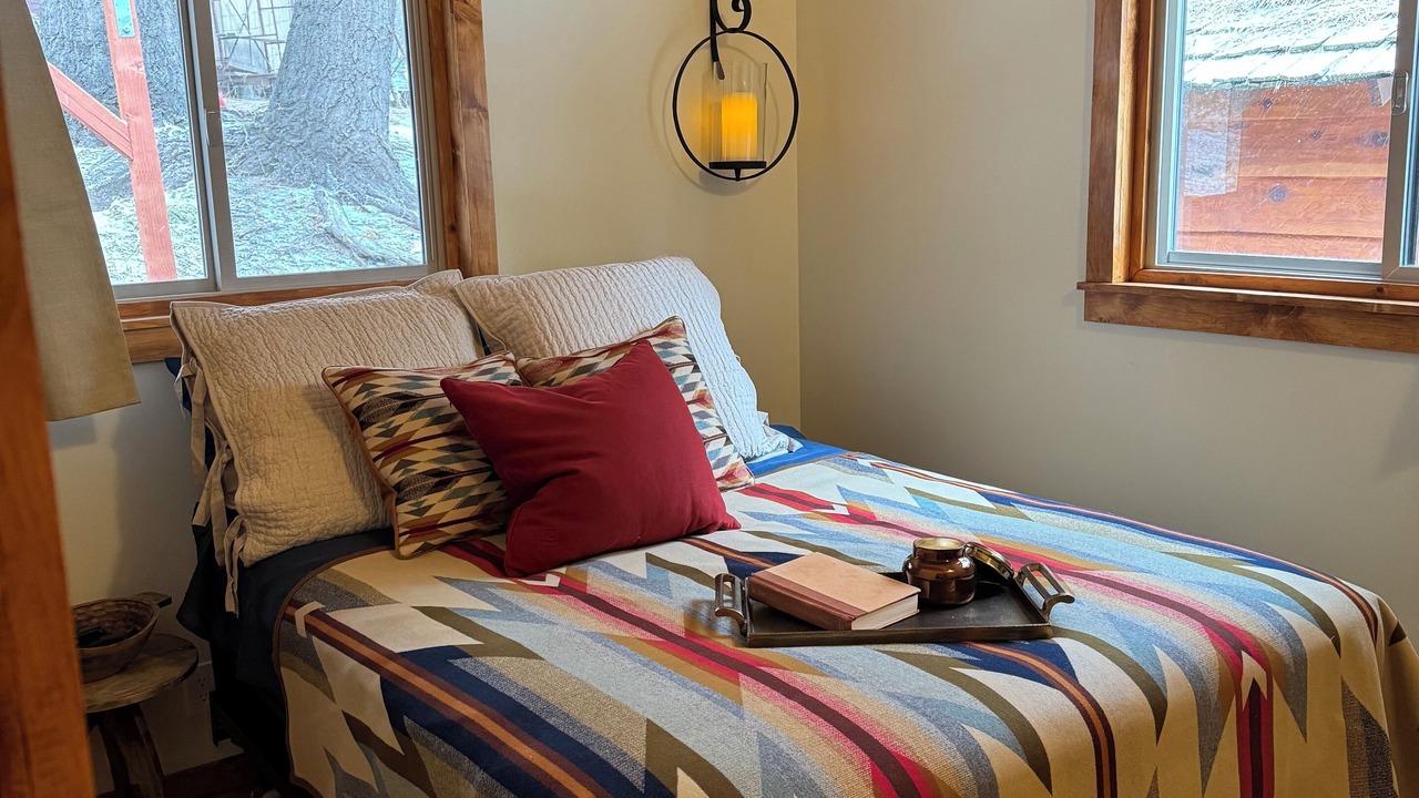 Photo of Bedroom in Green Valley Lake