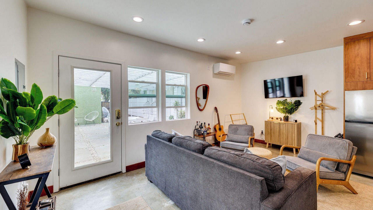 Photo of Livingroom in North Central