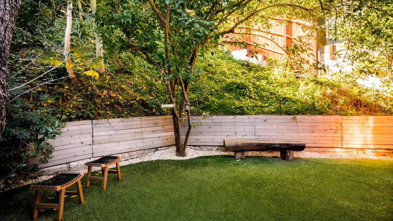 Photo of Outdoor in Hollywood Hills West