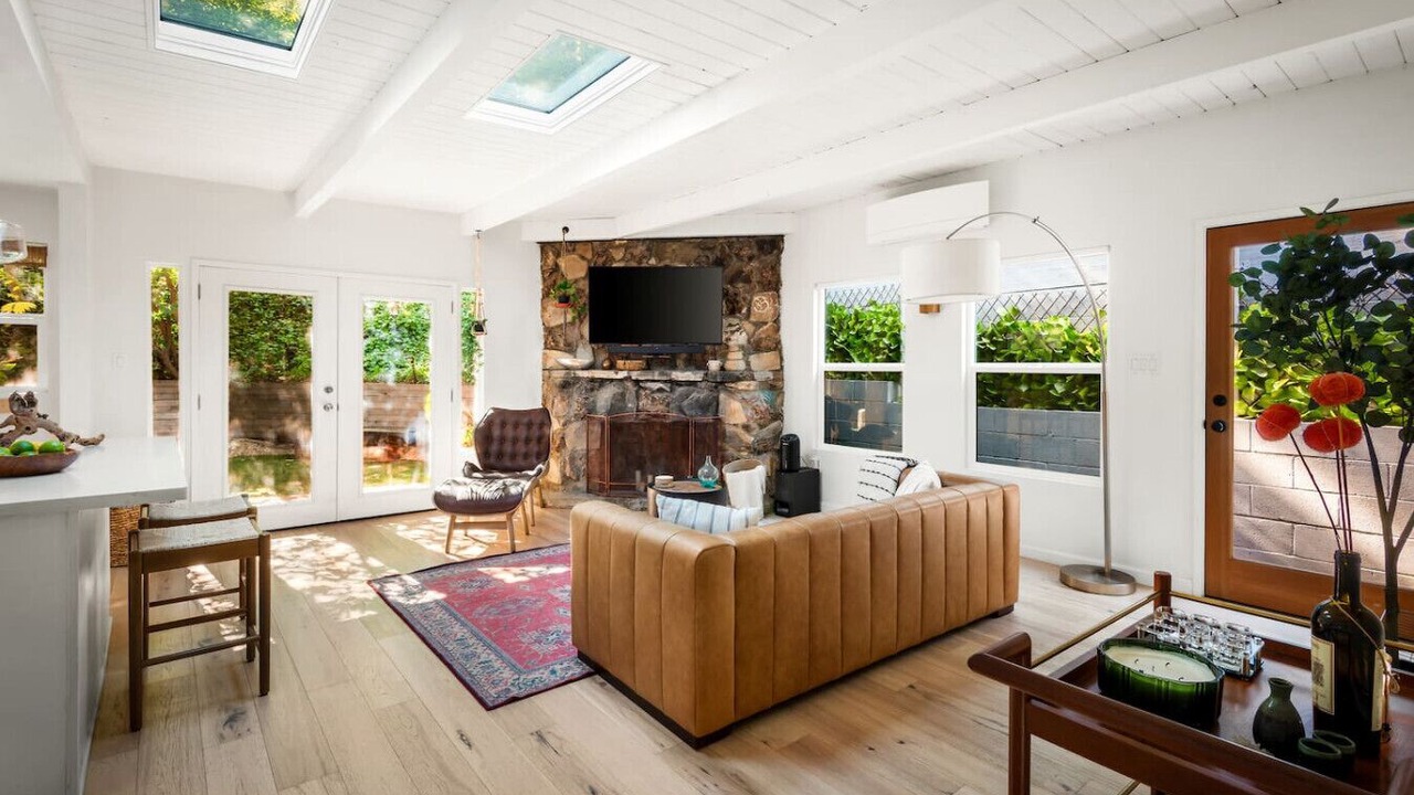Photo of Others in Hollywood Hills West