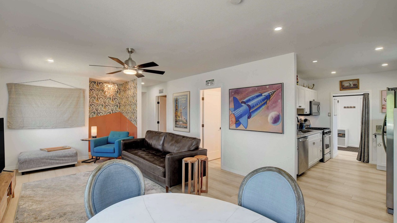 Photo of Livingroom in Townsite