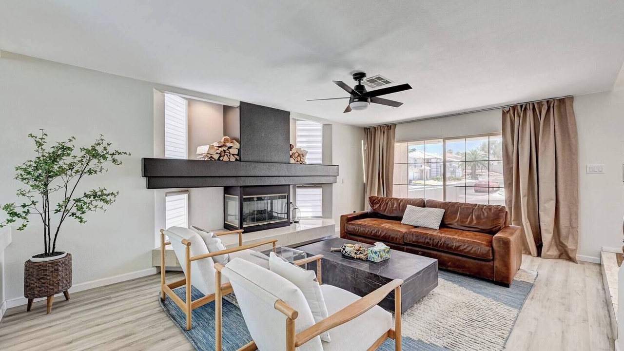 Photo of Livingroom in Silverado Ranch