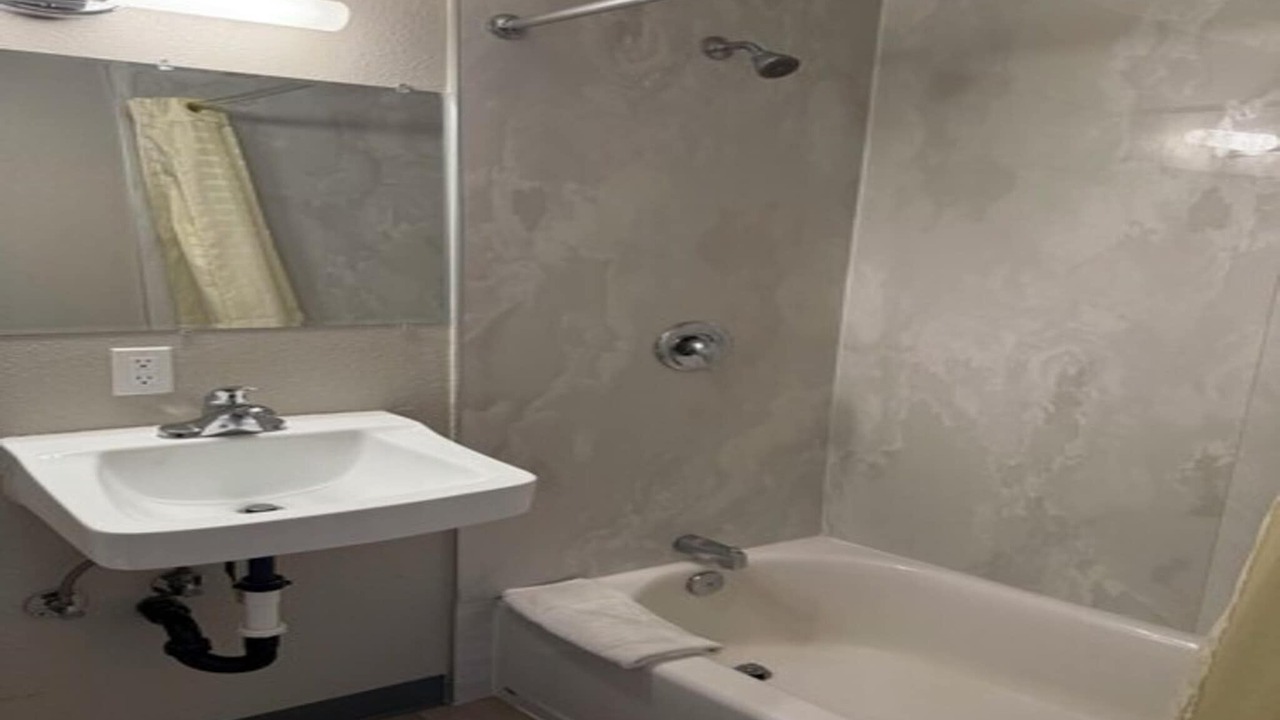 Photo of Bathroom in Lincoln Acres