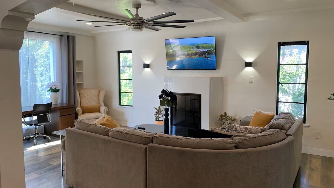Photo of Livingroom in Westmont