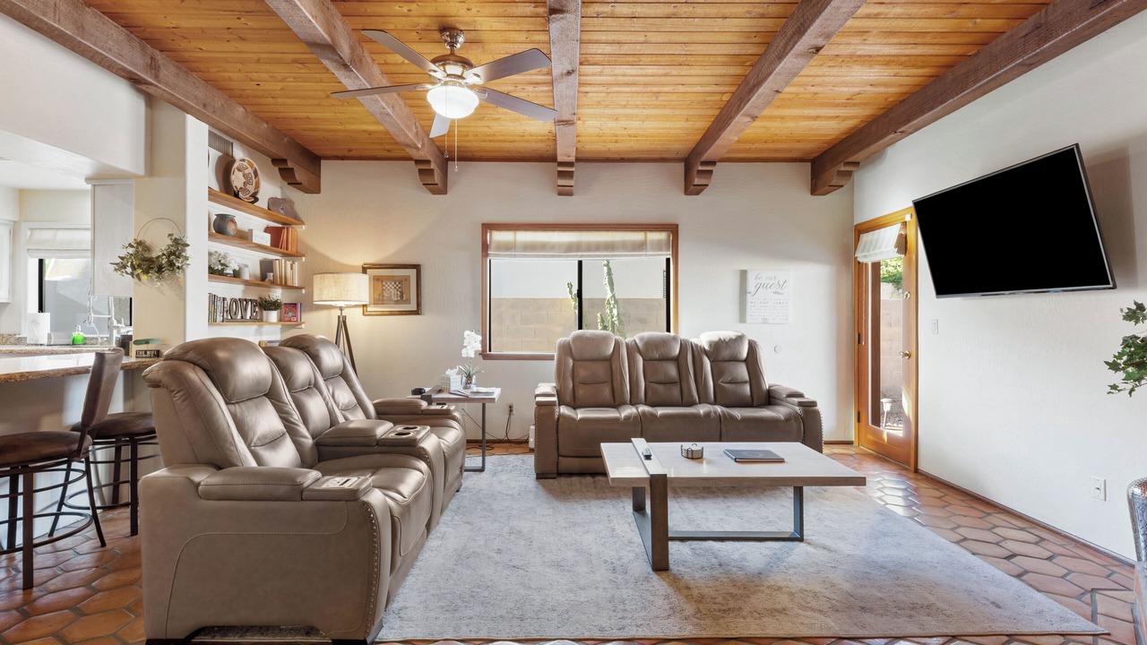 Photo of Livingroom in Paradise Valley Village