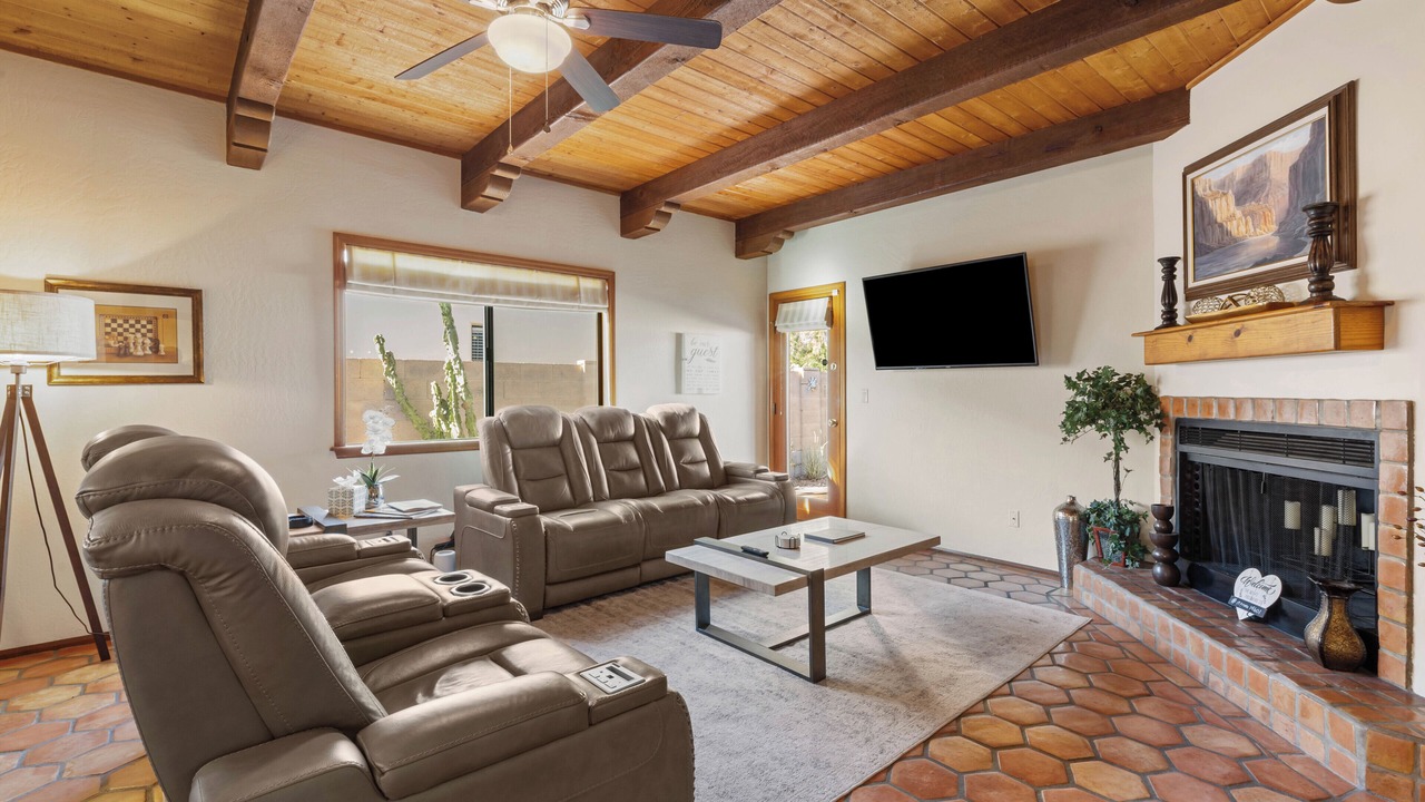 Photo of Livingroom in Paradise Valley Village