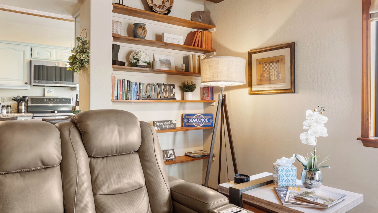 Photo of Livingroom in Paradise Valley Village