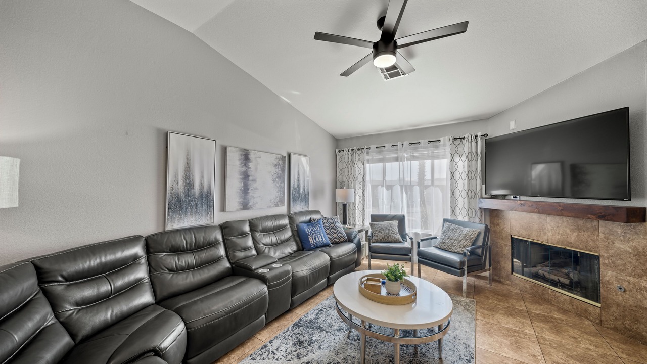 Photo of Livingroom in Highland Hills