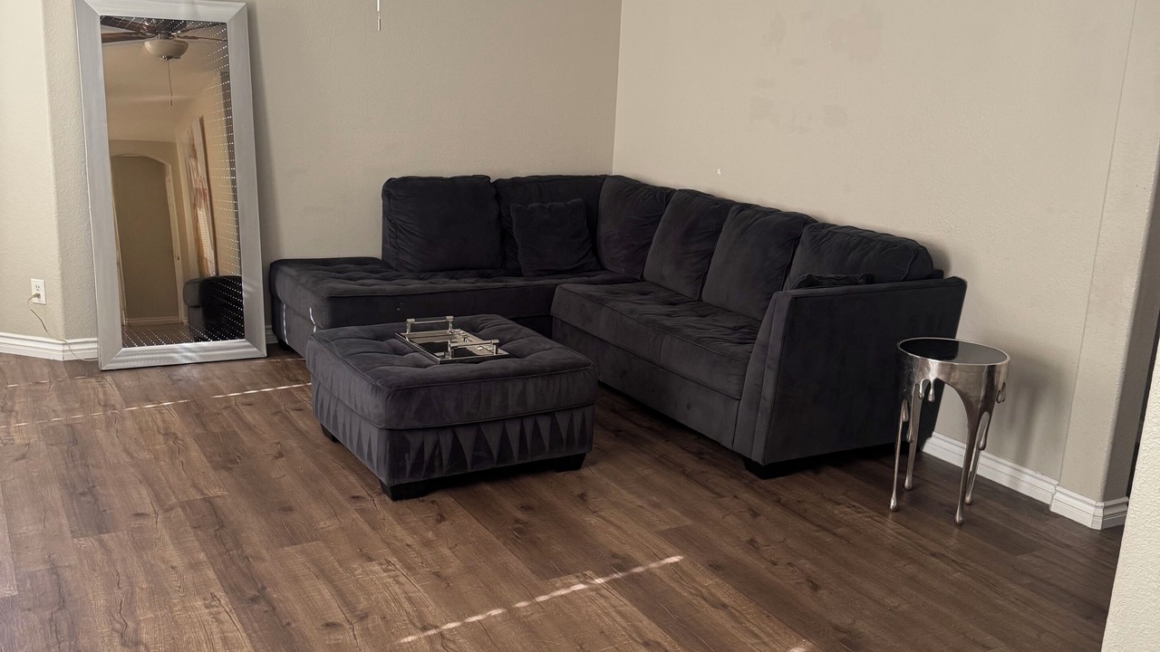 Photo of Livingroom in Enterprise