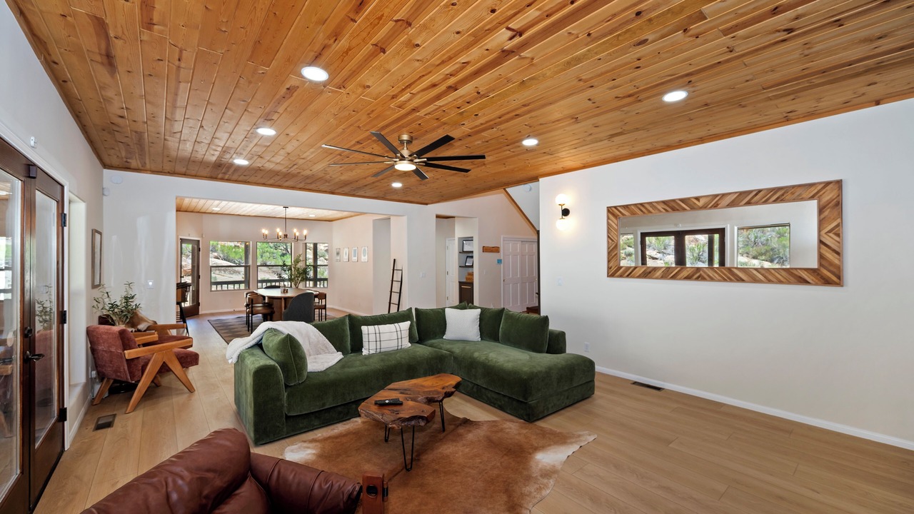 Photo of Livingroom in Eagle Mountain Estates